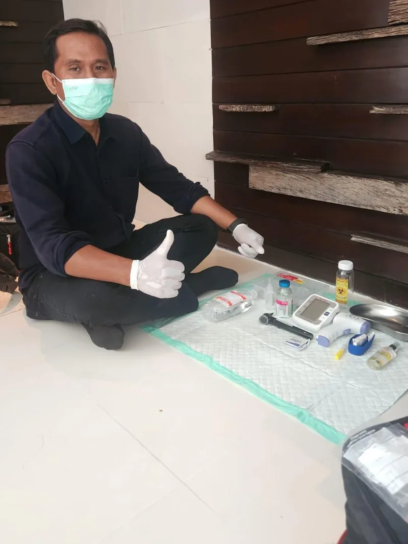 Doctor with a sterile medical kit laid out on a mat during a villa visit in Bali